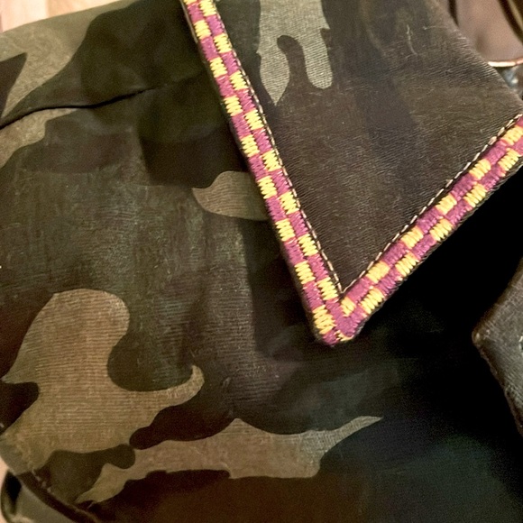 New Brightly Embroidered Camo Layerz Cotton Vest Size S - Picture 2 of 8